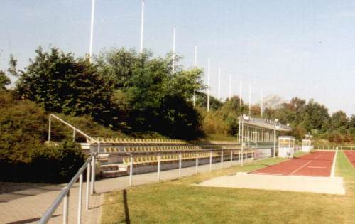 Stadion Klausdorf - Tribünenseite