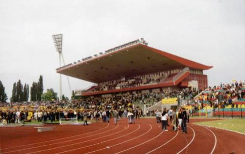 Friedrich-Ludwig-Jahn-Stadion - Haupttribüne Frontansicht