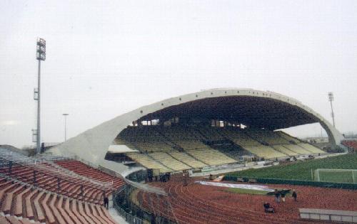 Stadio Friuli - Tribüne von der Gegengerade aus gesehen